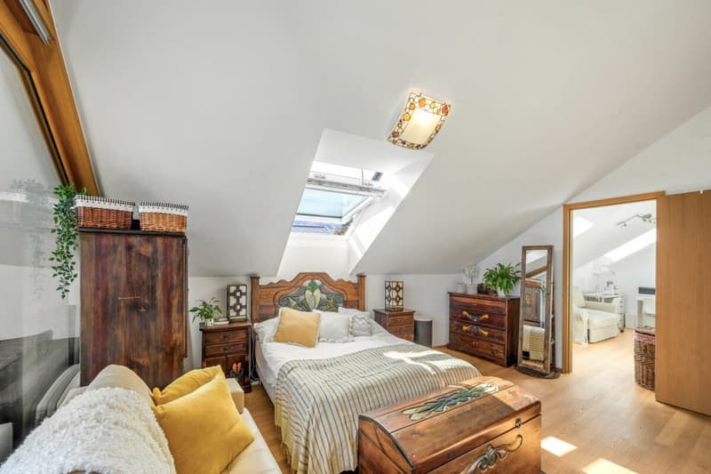 Über 23 m² grosses Master-Schlafzimmer mit Badezimmer ensuite...