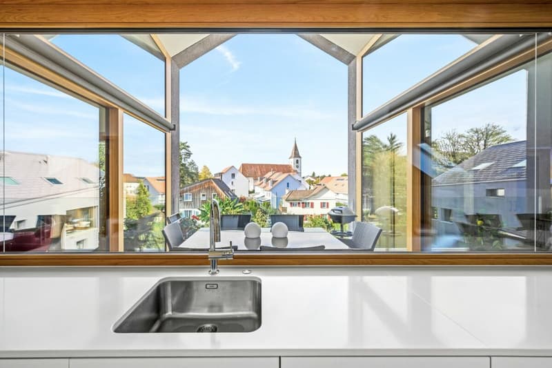 Herrliche Aussichten dank komplett verglaster Loggia