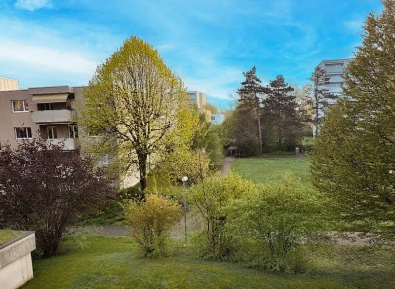 Sonnige 4-Zimmer-Wohnung mit Balkon und Blick ins Grüne (15)
