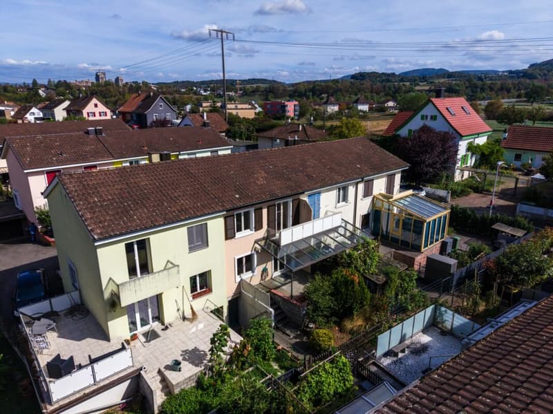 Gemütliches 4-Zimmer-Reiheneinfamilienhaus mit grosszügigem Aussensitzplatz und eigener Garage (1)