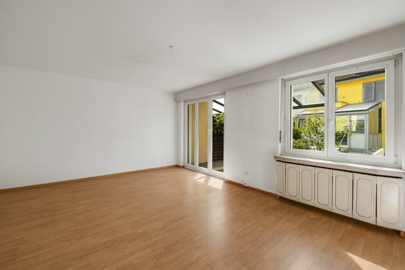 Geräumiges und helles Wohnzimmer