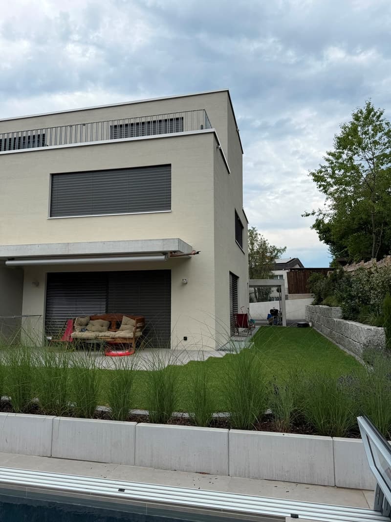 Modernes 6.5-Zimmer-Doppeleinfamilienhaus in St. Gallen (1)