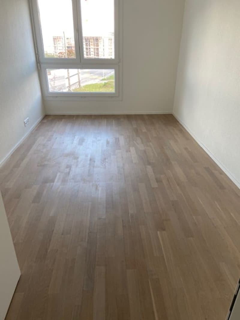 helle, moderne Wohnung mit grossem Balkon (10)