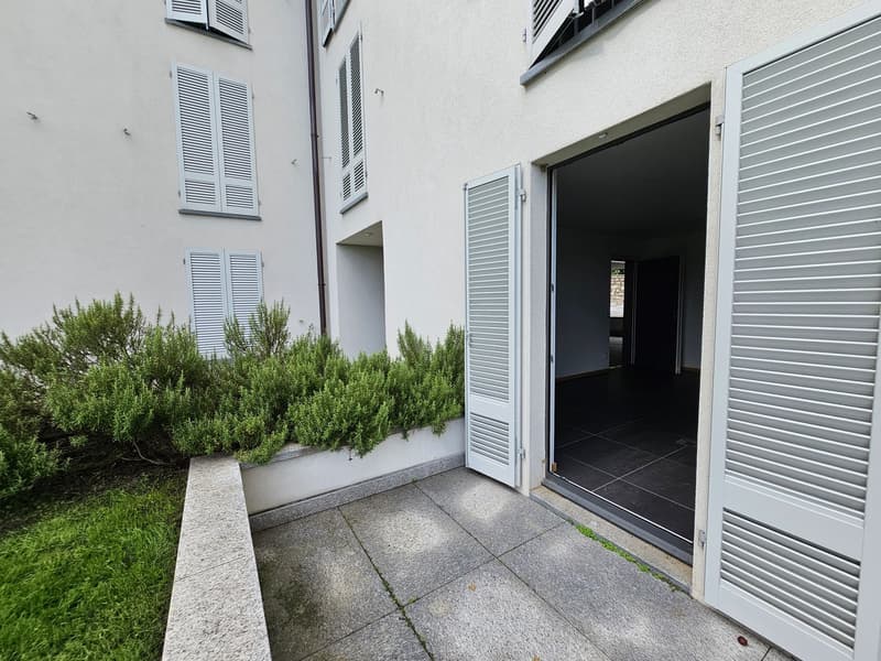 Novazzano: confortevole spazio commerciale in moderna residenza di alto standing (6)