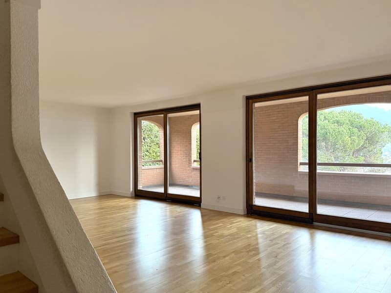 wooden floor, white walls, large sliding glass doors with balcony access, power outlets