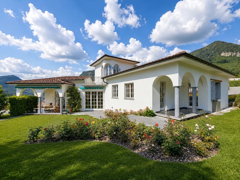 Mendrisio: Magnifica villa unifamiliare con ampio giardino e vista dominante (1)