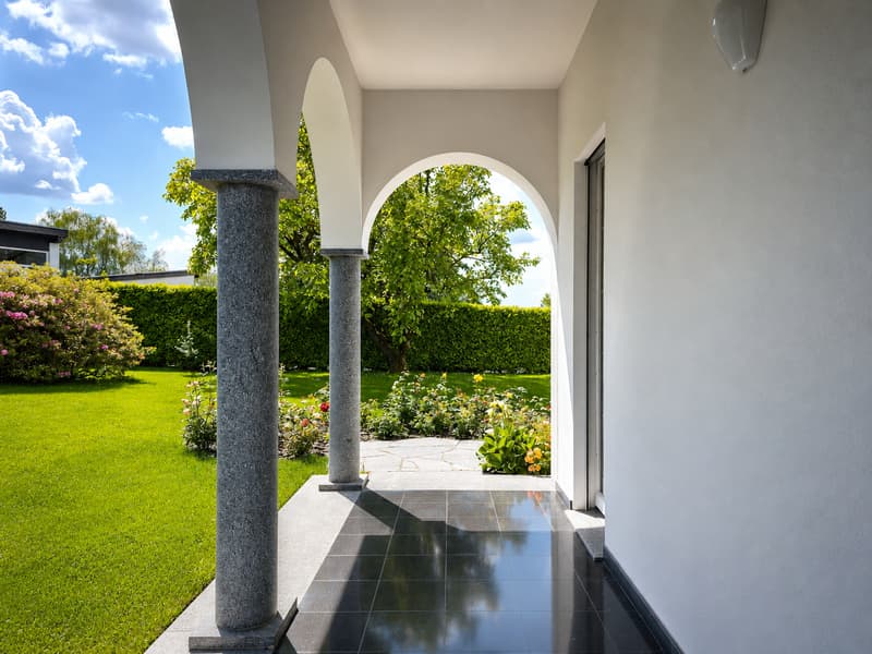 Mendrisio: Magnifica villa unifamiliare con ampio giardino e vista dominante (4)