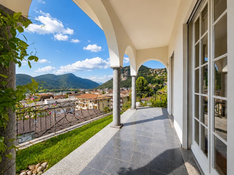 Mendrisio: Magnifica villa unifamiliare con ampio giardino e vista dominante (3)