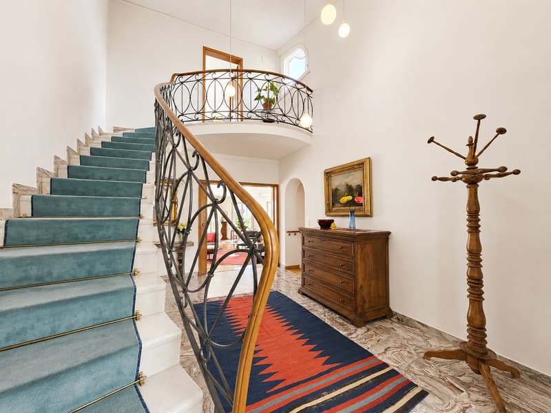 Mendrisio: Magnifica villa unifamiliare con ampio giardino e vista dominante (7)