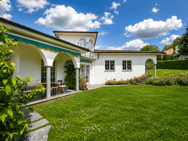 Mendrisio: Magnifica villa unifamiliare con ampio giardino e vista dominante (2)