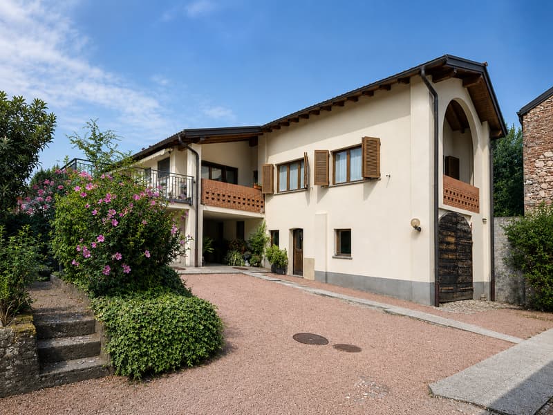 Stabio San Pietro: Affascinante casa unifamiliare 3.5 locali con giardino privato e vista aperta (1)