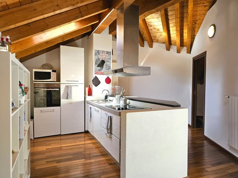Mendrisio centro: Ampia ed affascinante mansarda 4.5 locali in stabile d'epoca (5)