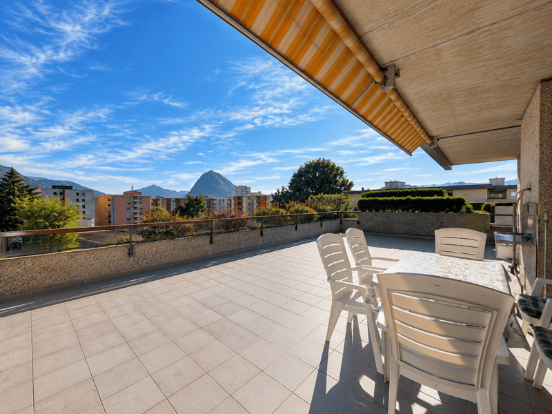 Lugano Viganello: Elegante attico 4.5 locali con spettacolare terrazza panoramica (2)