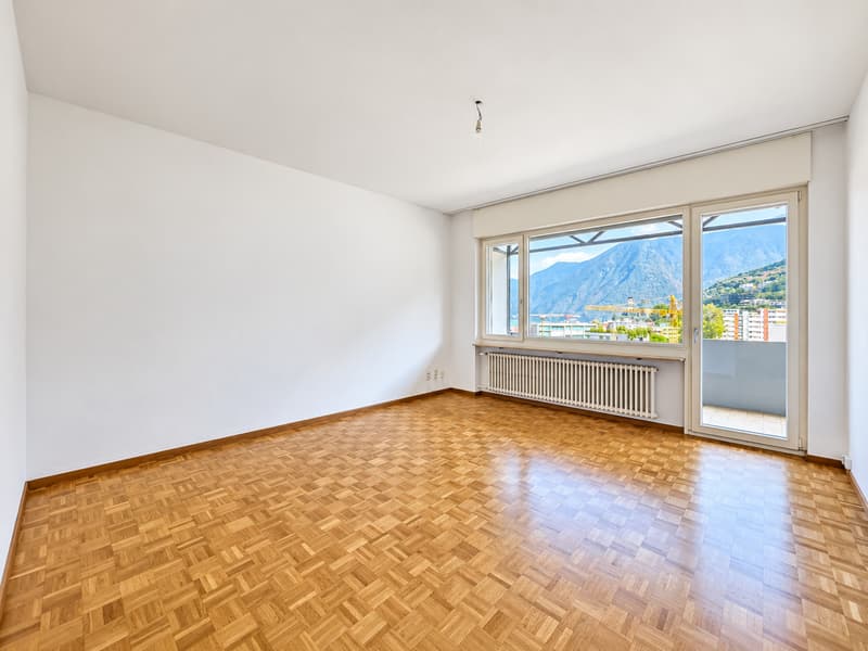 Lugano: Rinnovato 2.5 locali ultimo piano con splendida vista lago (3)