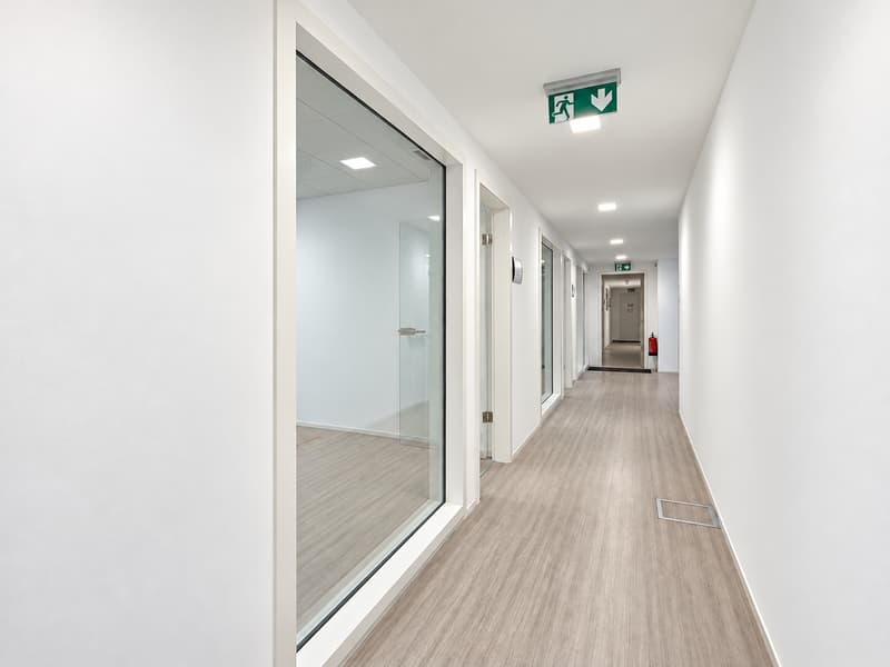 Morbio Inferiore: Grande ufficio di rappresentanza all'interno del prestigioso Stabile Riflesso (8)