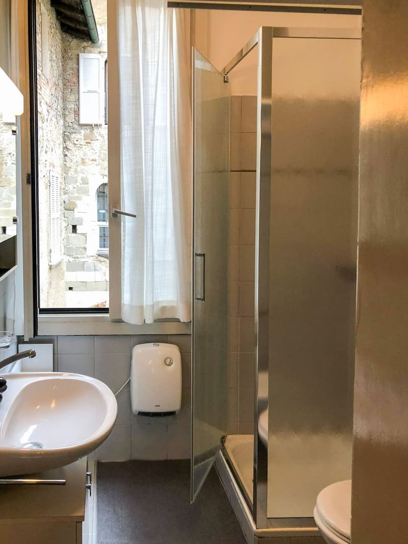 APPARTAMENTO 2.5 LOCALI IN ELEGANTE PALAZZO D'EPOCA (8)