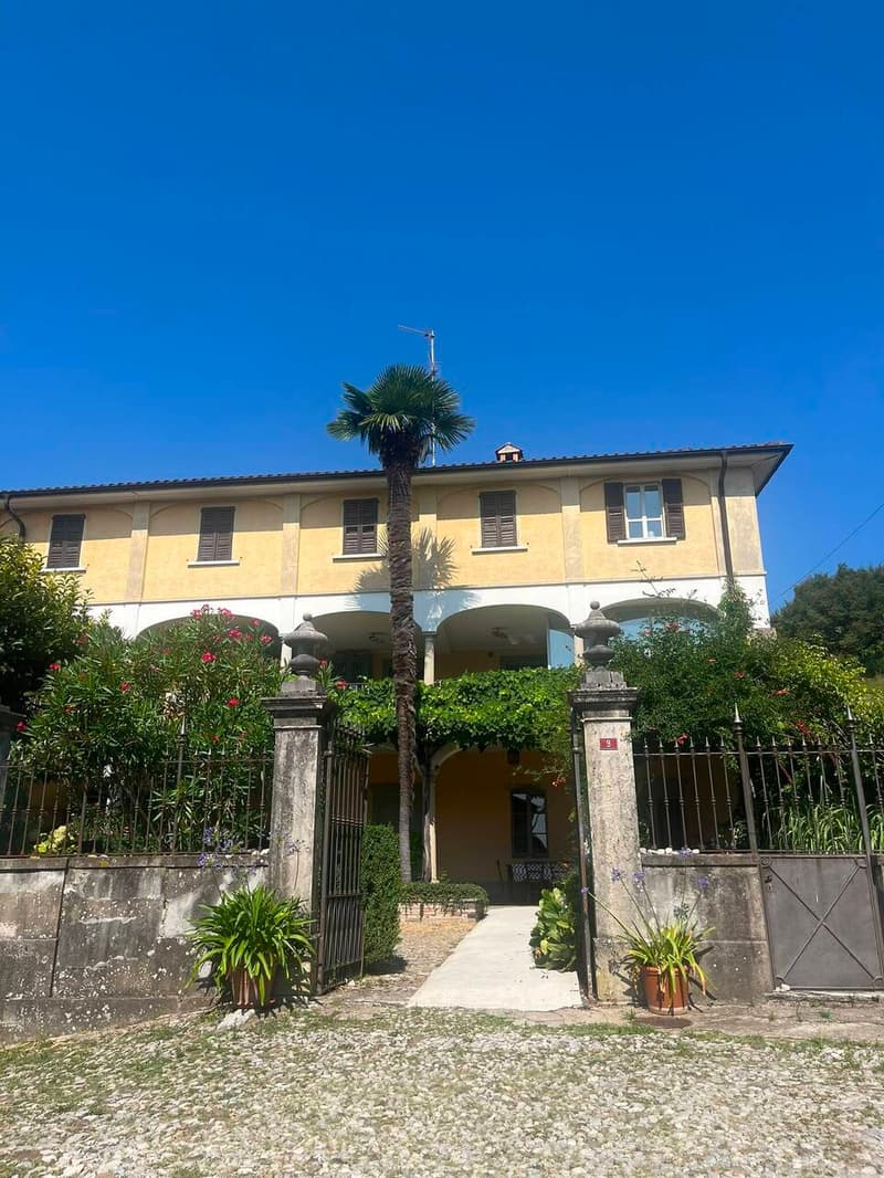 AFFASCINANTE CASA IN CORTE (12)