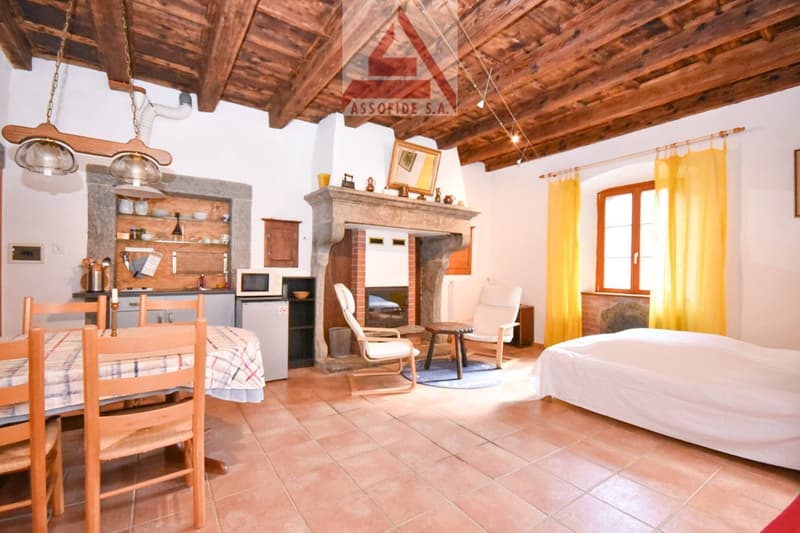 Casa con 6 appartamenti / Haus mit 6 Wohnungen (8)