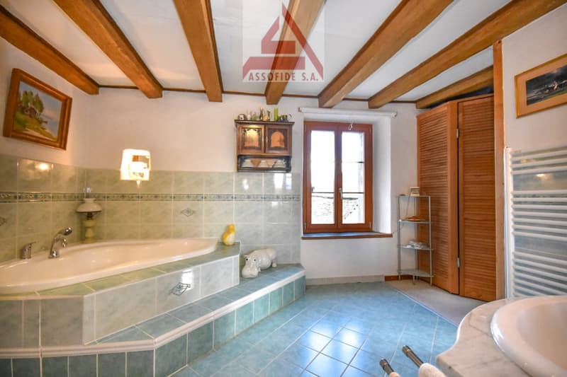 Casa con 6 appartamenti / Haus mit 6 Wohnungen (10)