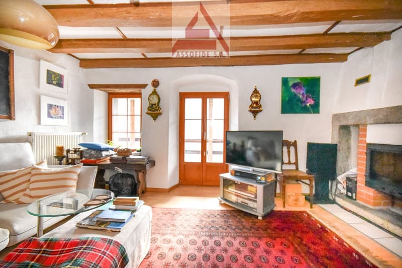 Casa con 6 appartamenti / Haus mit 6 Wohnungen (6)