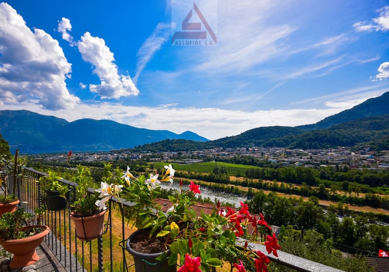 Casa bifamiliare con terreno / Zweifamilienhaus mit Grundstück (2)