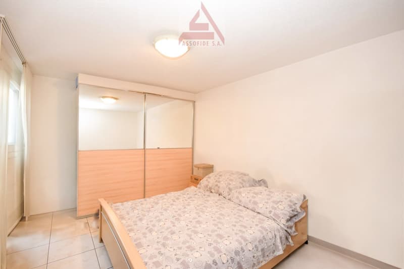 Double bed, bed sheets, two pillows, bedside nightstand, wooden cabinet, sliding mirror, ceiling light