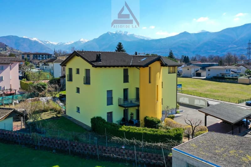 2 story house, yellow, with balcony, 2 carport, garden, mountain view