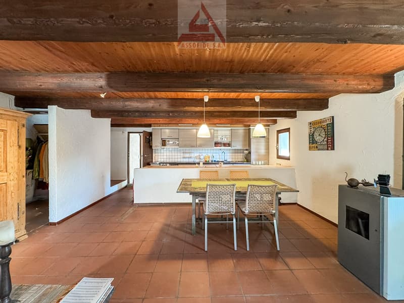Incantevole rustico di 5.5 locali / Charmantes 5.5 - Zimmer - Rustico (3)