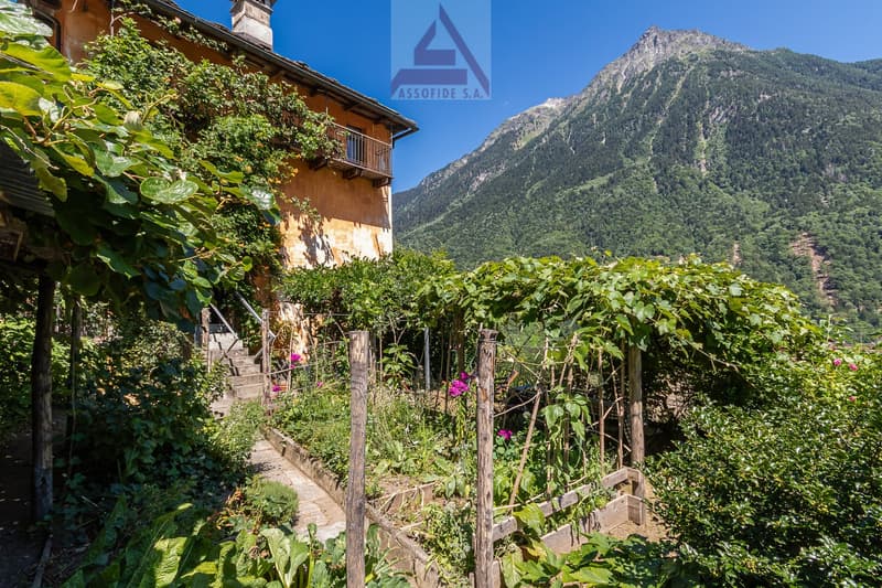 Affascinante casa ticinese / Charmantes Tessinerhaus (13)
