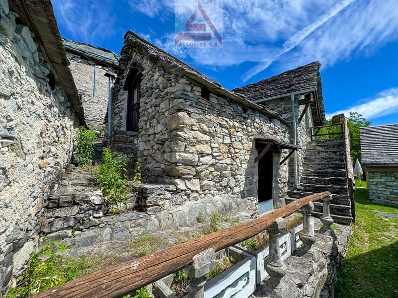 3 rustici da ristrutturare / 3 renovierungsbedürftige Rustici (1)