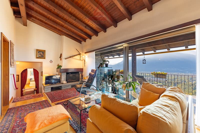 Splendida villa bifamiliare a Gordola / Wunderschöne Doppelhaushälfte in Gordola (2)
