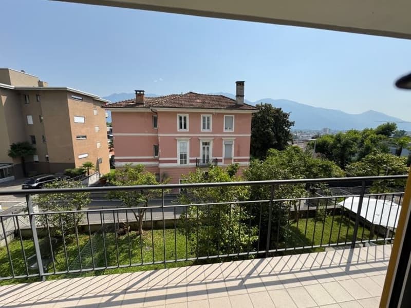 Schöne 2,5-Zimmer-Wohnung in Muralto, in der Nähe des SBB-Bahnhofs, zu verkaufen (2)