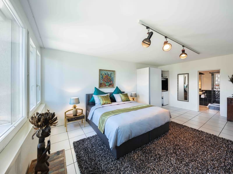 Exclusive Villa with Spectacular Lake and Mountain View (9)