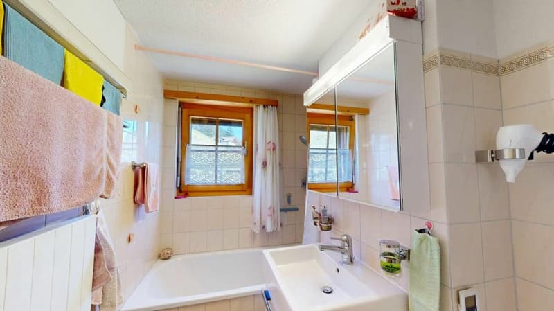 Charmante 2.5-Zimmer-Wohnung mit Panorama (7)