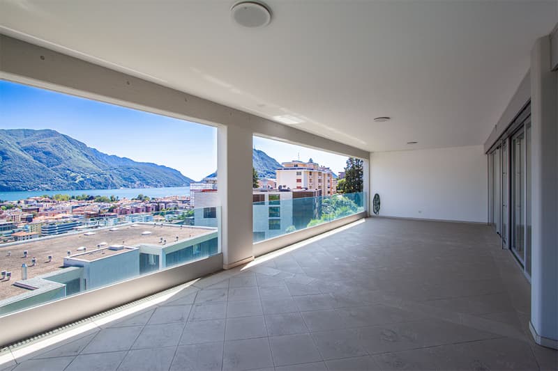 Appartamento in ottima posizione con fantastica vista panoramica sul lago / Wohnung mit herrlicher Panorama Seesicht an top Lage (1)