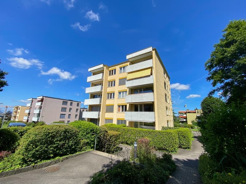 Helle 4.5-Zimmer-Wohnung mit Balkon in Baar – ab sofort verfügbar! (2)