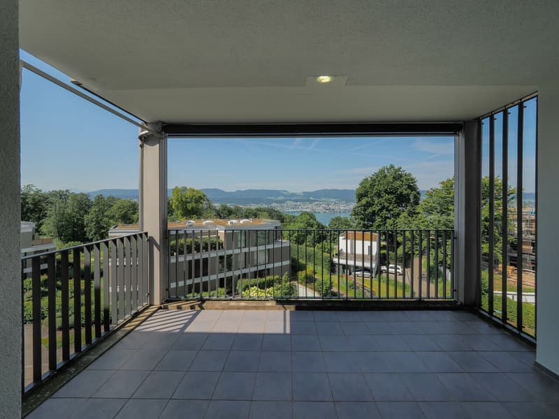 Charmante 2.5-Zimmer-Wohnung mit Balkon in Erlenbach (2)