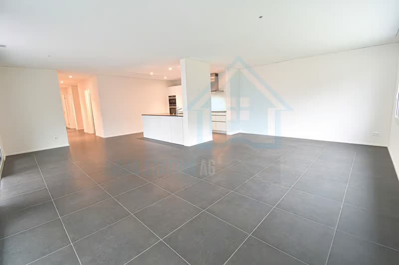 Helle 4.5-Zimmer-Wohnung mit Balkon und Garage in Zofingen – ab sofort verfügbar! (2)