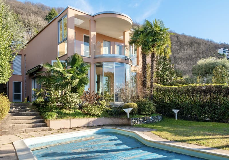Montagnola, Collina d'Oro: Villa unifamiliare con piscina e vista lago (1)