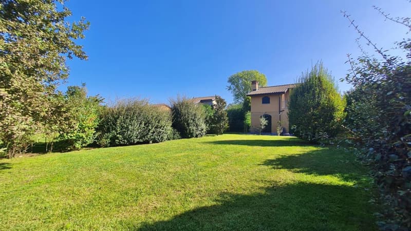 Piemonte, Novara: Villa indipendente con giardino al Bogogno Golf Resort (2)