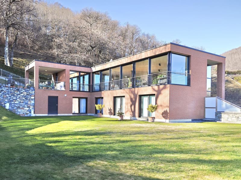 Lugano, Arosio: Villa moderna 420 mq. comm.li con terreno di 2'100 mq. (2)