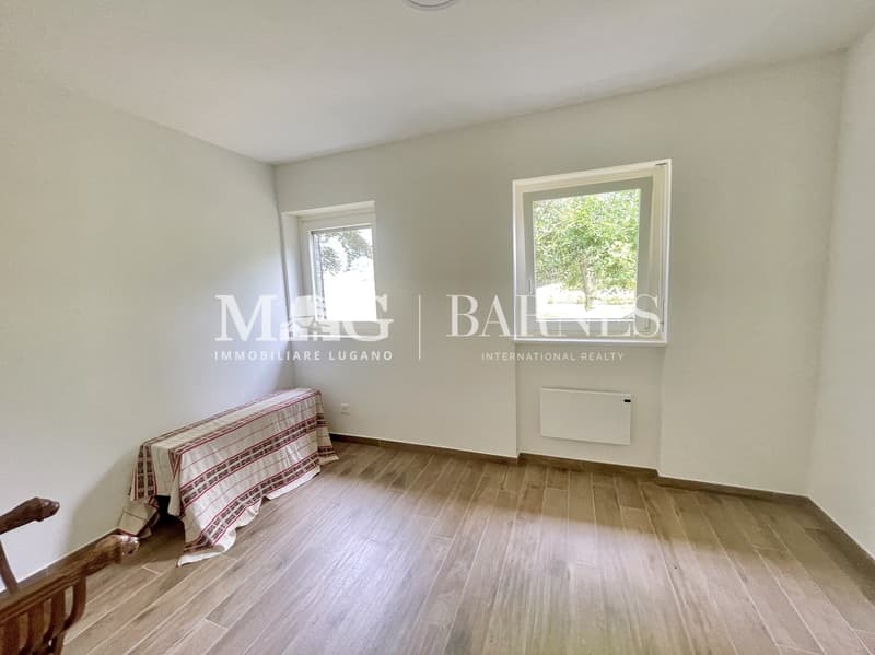 Lugano: Casa immersa nel verde con grande giardino (11)