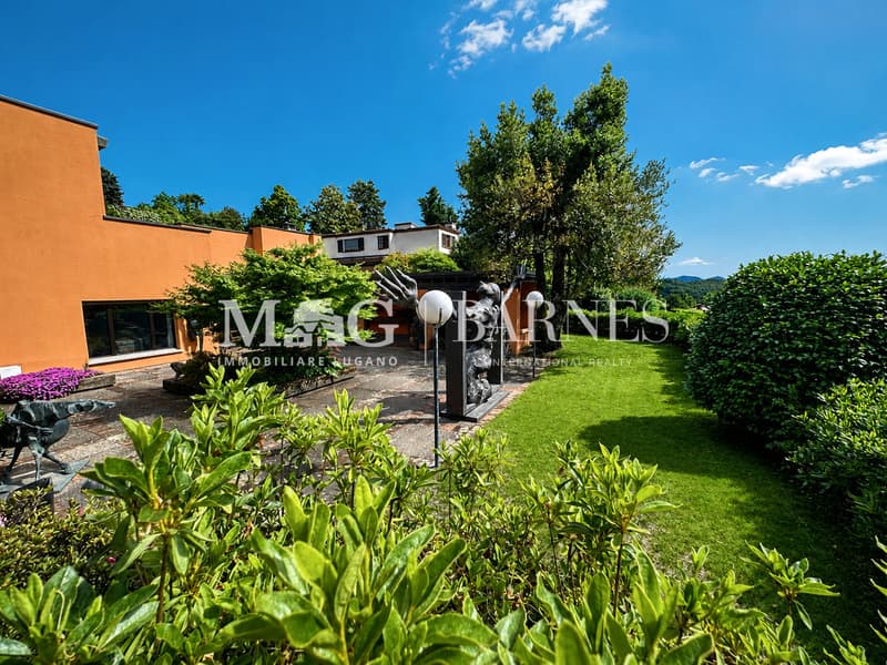 Lussuosa villa in vendita a Comano. Giardino e vista. Da rinnovare. (3)