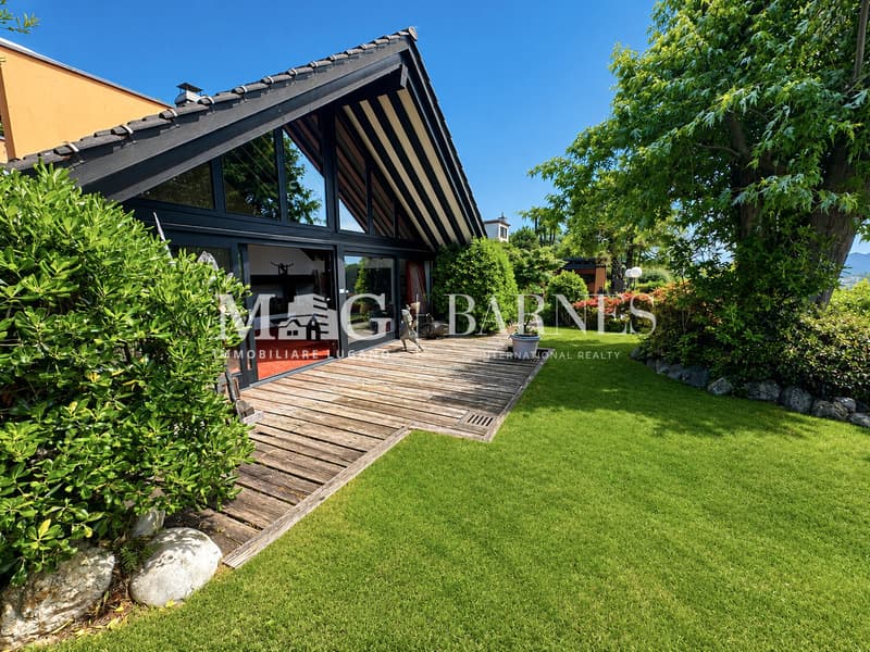 Lussuosa villa in vendita a Comano. Giardino e vista. Da rinnovare. (2)