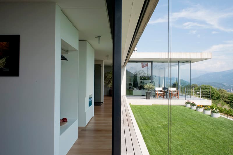 Villa moderna con giardino e piscina (5)