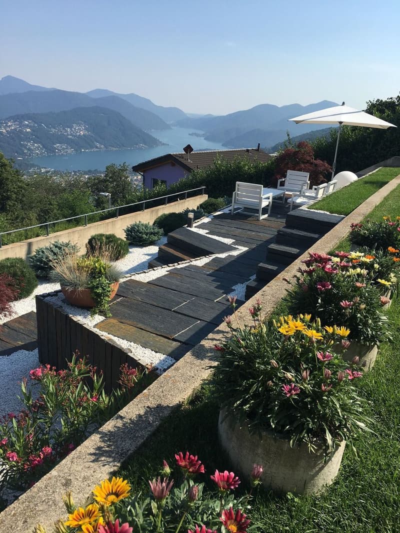 Villa moderna con giardino e piscina (7)