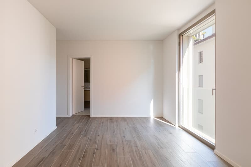 Elegante appartamento di 3 locali con balcone a Lugano (4)