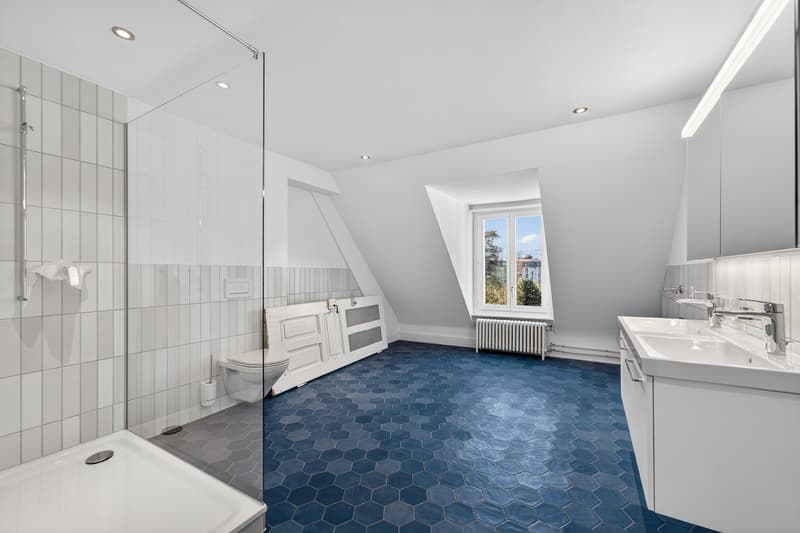 Charmante 3-Zimmer-Wohnung mit Stadtblick im Herzen von Luzern (4)