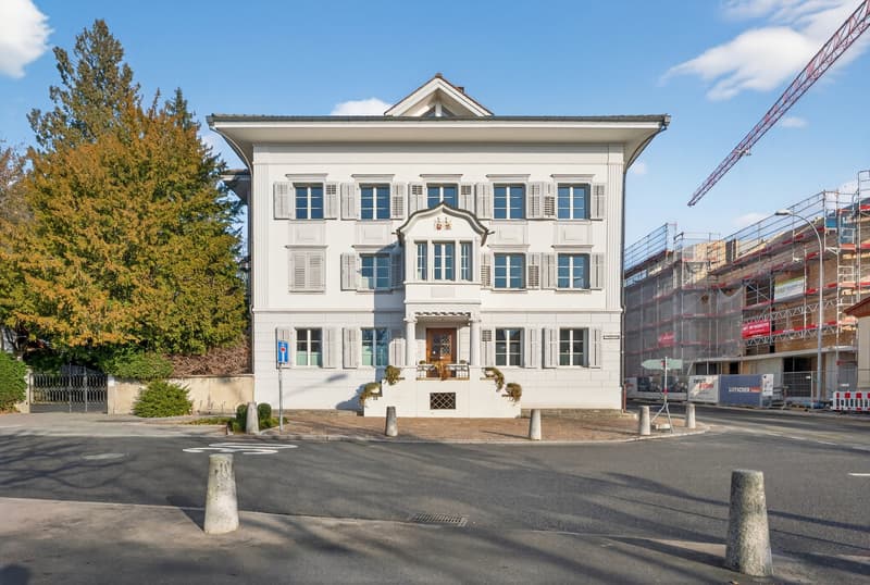 Praxis- oder Bürofläche im historischen «Doktorhaus» am Münsterplatz (1)