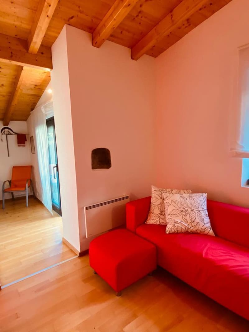 Casa unifamiliare arredata, con veranda e giardino privato in zona tranquilla e soleggiata (6)